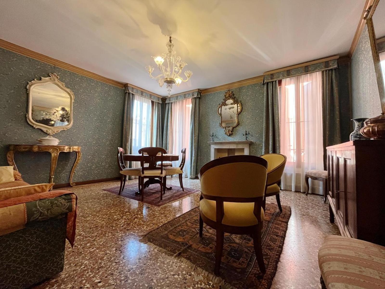 Palazzetto San Lio, Rialto * Venice